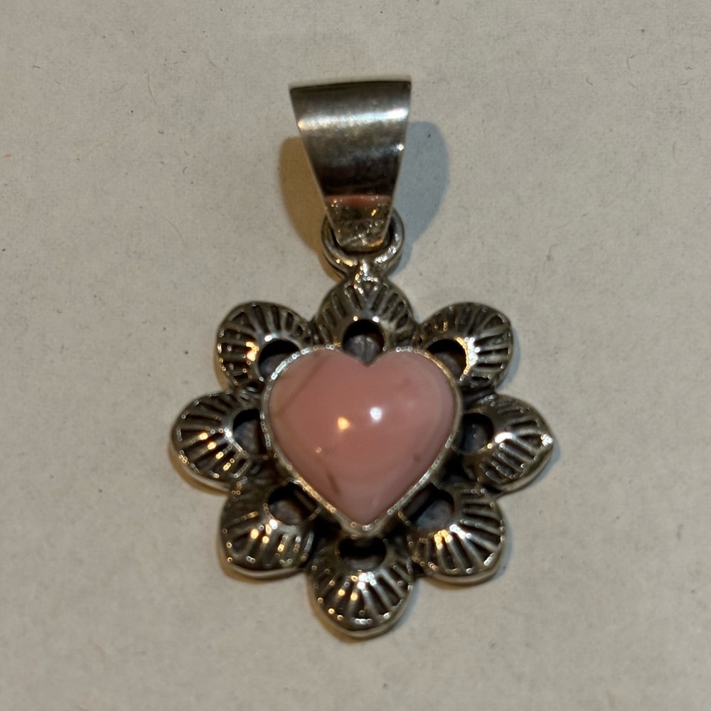 Pink Conch and Sterling Silver Heart Pendant New - Picture 3 of 4